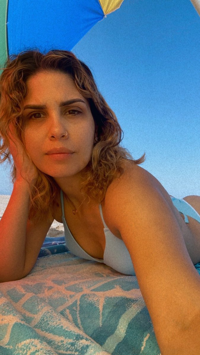 sabrinasoyoung's tweet photo. Falling in love with the beach https://t.co/mQt5oxRN5e