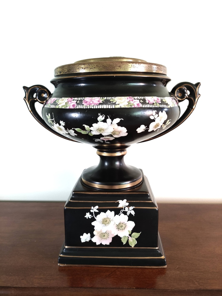 #Antique Black Pink White Ceramic Porcelain Pedestal Vase w/ Built in Flower Frog

#Antiquevase #vintagevase #flowerfrog #pedestalvase
#Shabby #Shabbychic #Shabbydecor
#farmhouse #farmhousedecor
#cottage #cottagestyle #cottagestyledecor #vintagecottage