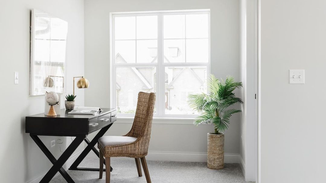 Where’s your ideal remote-working spot? Stunning home office spaces are popping up everywhere these days. We adore the bright style of this one by 5th Avenue Construction, Inc.  #PellaInspired