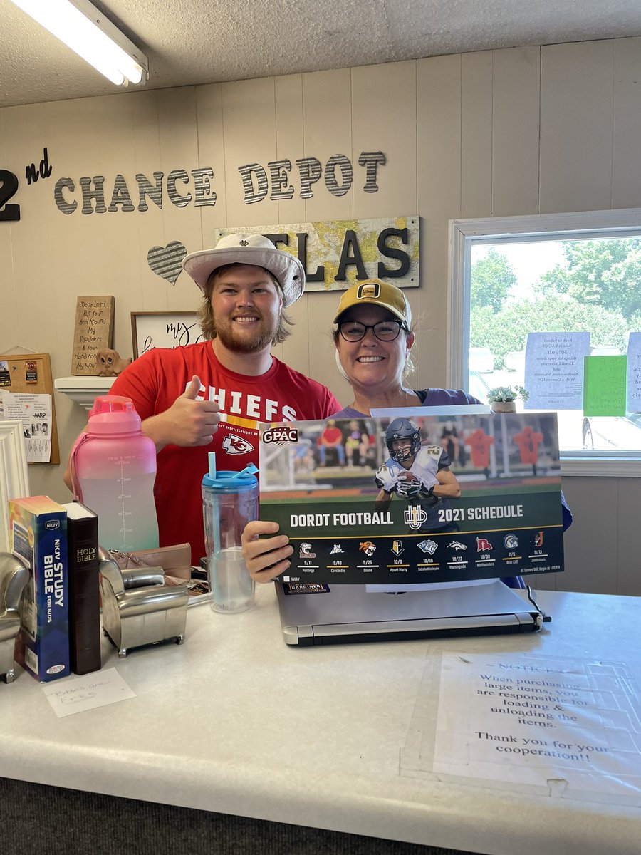 Logantheloco's tweet photo. Thank you 2nd Chance Depot in Sioux Center for the encouragement and support of @DordtFB ! https://t.co/OXQI2atN3u