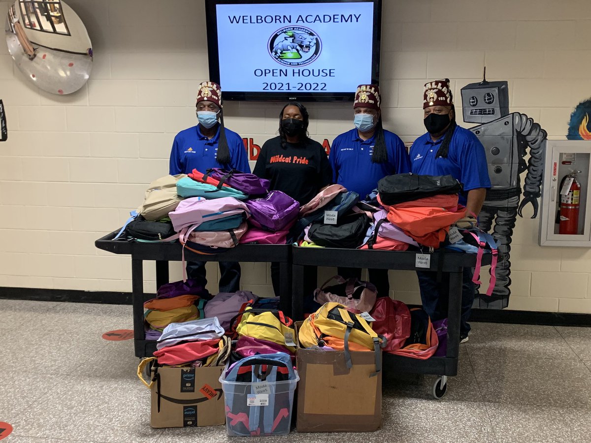 mrDcantey's tweet photo. It’s been a whirlwind first week for staff @Welborn_Academy .  Great job @SWSavage leading the charge!  She had a great #2 behind her!  @DJDeeCan #helpisontheway! https://t.co/HMFb2VTMuz