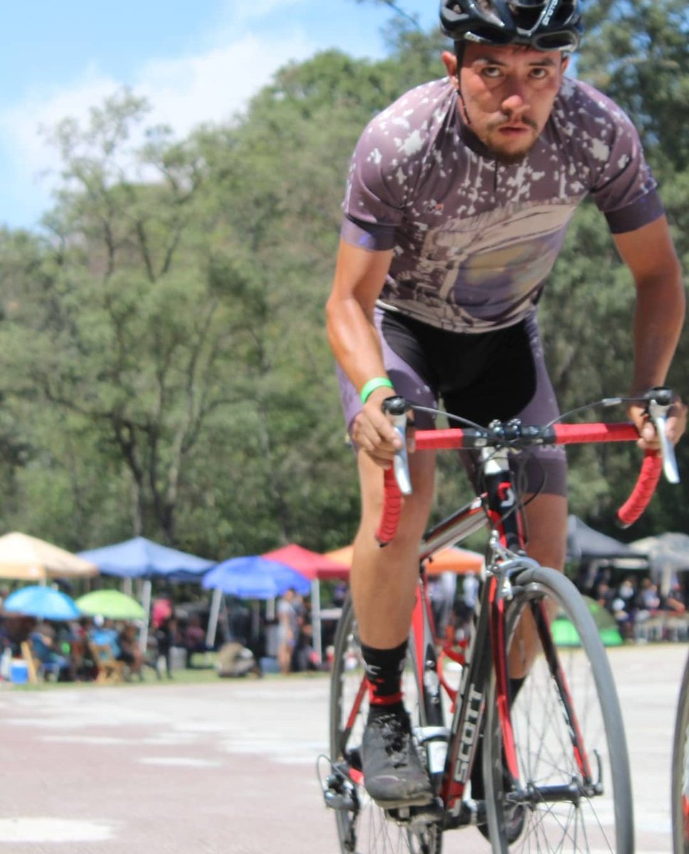 Amig@s le robaron su bici a mi amigo Flaif. De verdad que es uno de los tipos más buena onda que conozco y como varixs acá, usa su bici para trabajar, viajar, terapia, TODO. Se la robaron en la alcaldía Cuauhtémoc. Si la ven, por fa, rolen el dato por MD.
<a href="/BiciRobos_SOSmx/">Bicicletas robadas y seguridad vial</a>