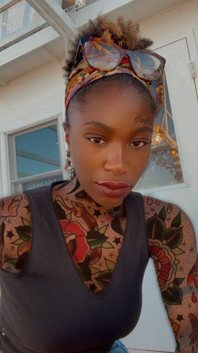 taysocrayyyyy's tweet photo. A series of me being hot in this filter https://t.co/82e2UQqkcz