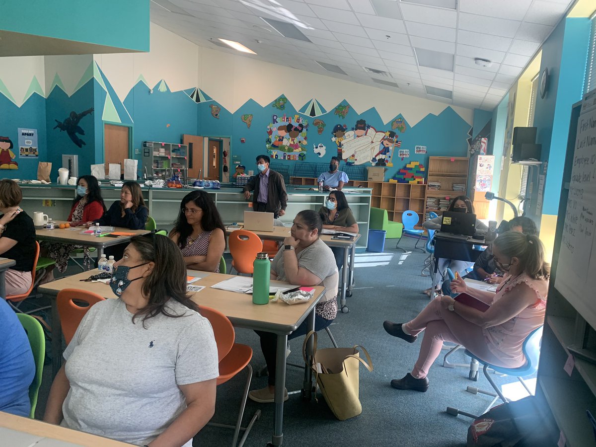 nimmithomas2's tweet photo. Thank you Dr. Martinez and Dr. Garcia for visiting @parkplacees supporting and motivating the teacher leadership team and the school leadership today @ESO3_HISD @HISDSupe https://t.co/YWQREeAhJf