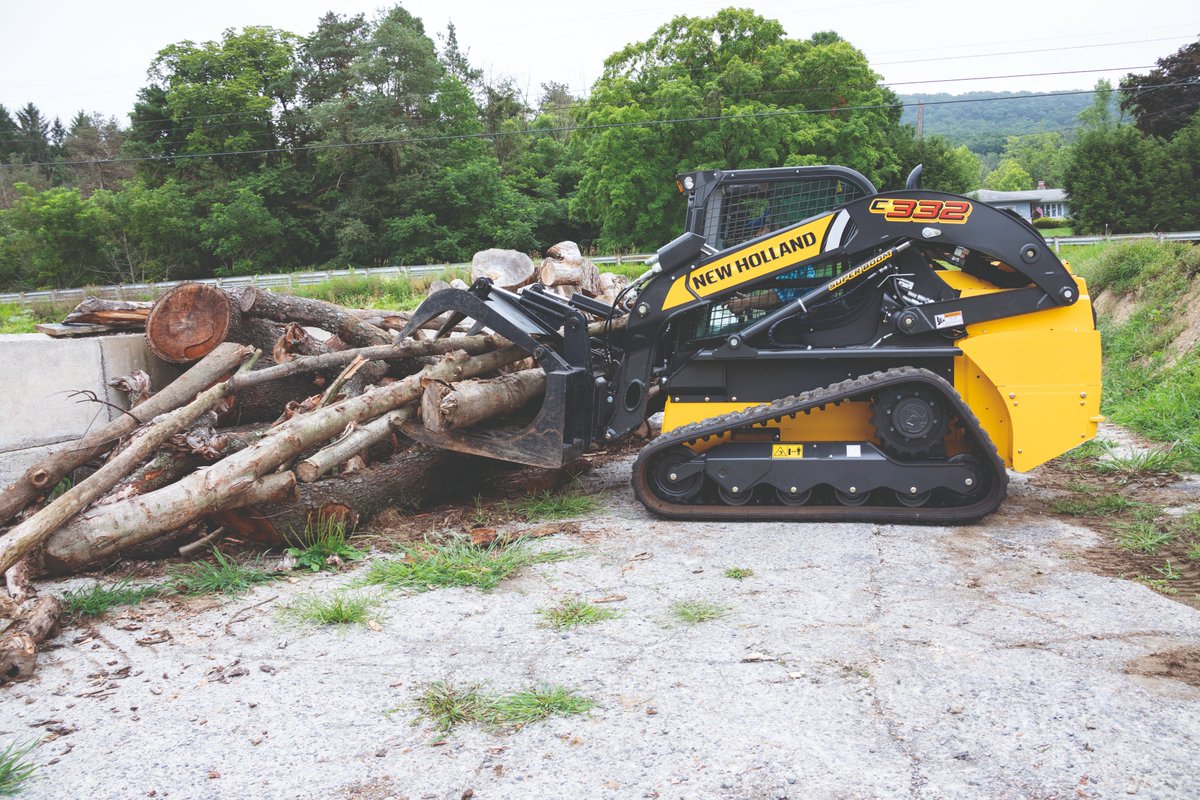 Time for a little clean up! #newhollandstrong #newhollandconstruction