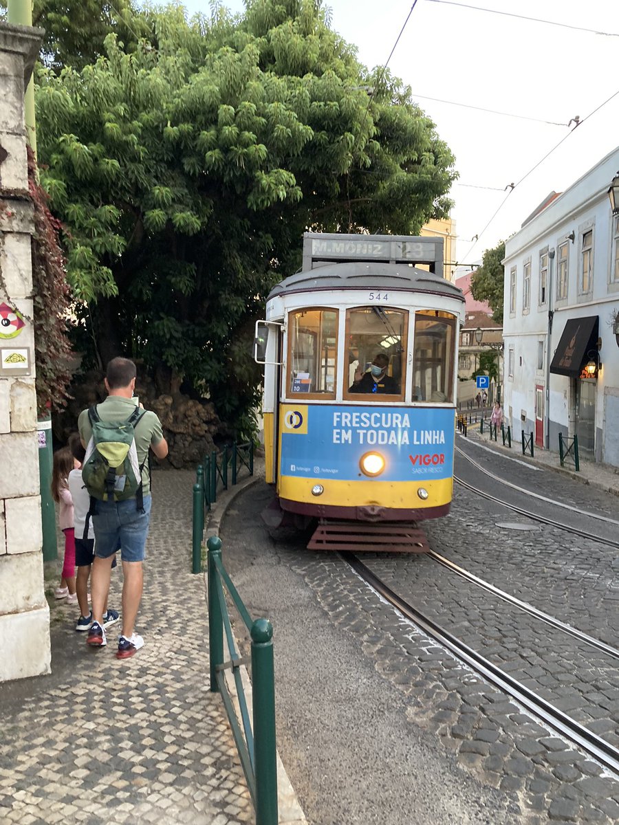 JavierPArcija's tweet photo. Después de 10 días en el país vecino, ya de vuelta en casa, toca decir que #Portugal es una pasada! Por su gente tan amable, su gastronomía (“festival” de pescado fresco increíble), sus playas del #Algarve y la luz de #Lisboa entre otras muchas cosas! @visitportugal https://t.co/VpVnZca8KM