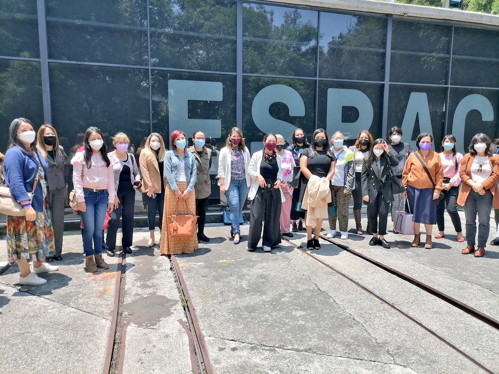LilianaSanchhez's tweet photo. Qué esfuerzos tan importantes estamos realizando las mujeres desde nuestros espacios para apropiarnos y activarnos en nuestros territorios 💜
@SEDATU_mx #MujeresEnElTerritorio #ArquitecturaSocial https://t.co/FjGHXkE2TE