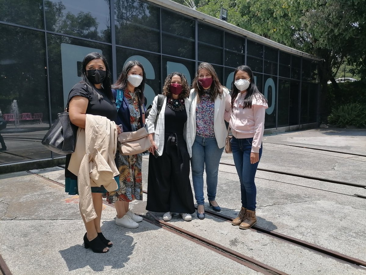 LilianaSanchhez's tweet photo. Qué esfuerzos tan importantes estamos realizando las mujeres desde nuestros espacios para apropiarnos y activarnos en nuestros territorios 💜
@SEDATU_mx #MujeresEnElTerritorio #ArquitecturaSocial https://t.co/FjGHXkE2TE
