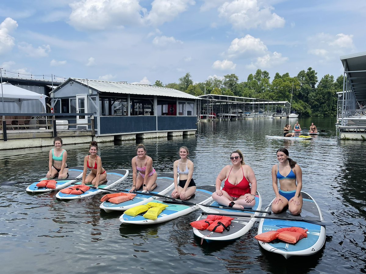 Looking for a fun outdoor activity in Nashville during your bachelorette or bachelor party?! There’s nothing better than paddling the Cumberland River after a night out 🥳