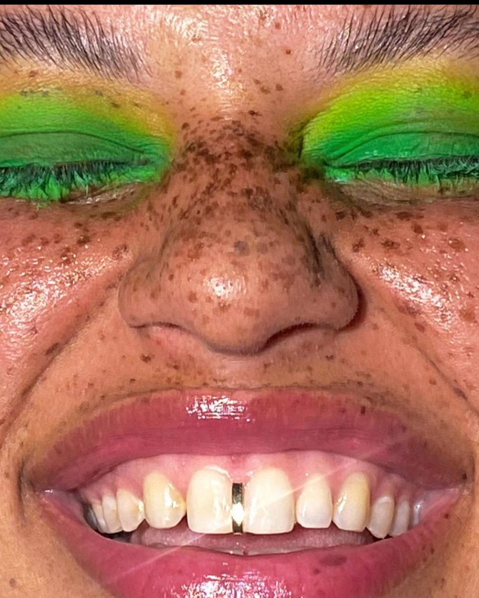makeupevolution's tweet photo. Smile baby 🤩 This beautiful work done by @mugopus using our pigments and "bomb brow" 

Shop https://t.co/ektR4wRivU https://t.co/ywe222dZxr