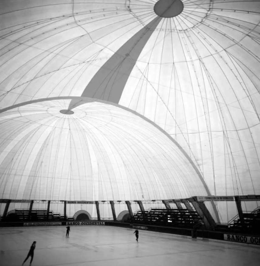 fraisku's tweet image. #JuevesDeArquitectura homenajeamos a
D. José Miguel de #PradaPoole (1938-2021), que falleció ayer y su proyecto que le valió el Premio Nacional de Arquitectura en 1975:
#Hielotrón, Pistas de hielo, Sevilla, Andalucía, 1973, que portada en 1976 de la revista de arquitectura #Domus