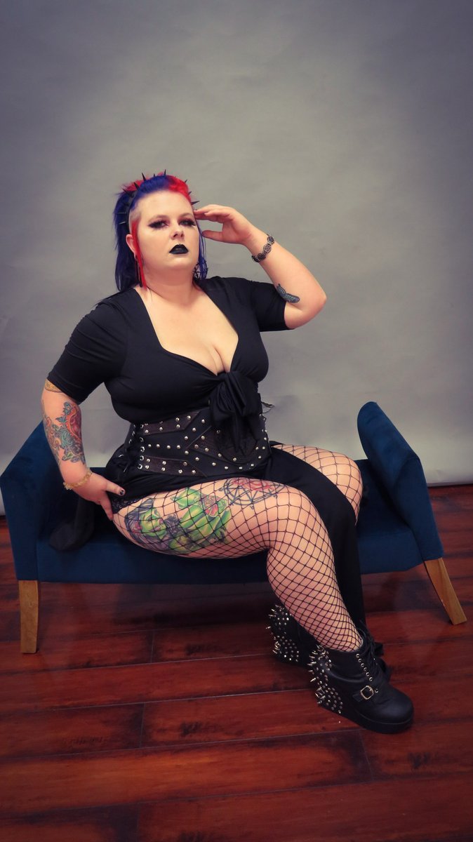 ReneeRocker's tweet image. I should REALLY use this app more. But oh well. Here's a picture of me being a boss bitch.