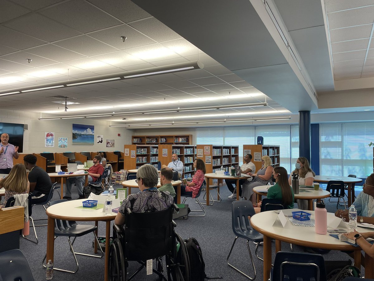 MrsYoungAB's tweet photo. Welcoming new Bruins to our @ForestParkHSVA family! #PWCSMentoring #PWCSConnect https://t.co/iVBn1hHp5B