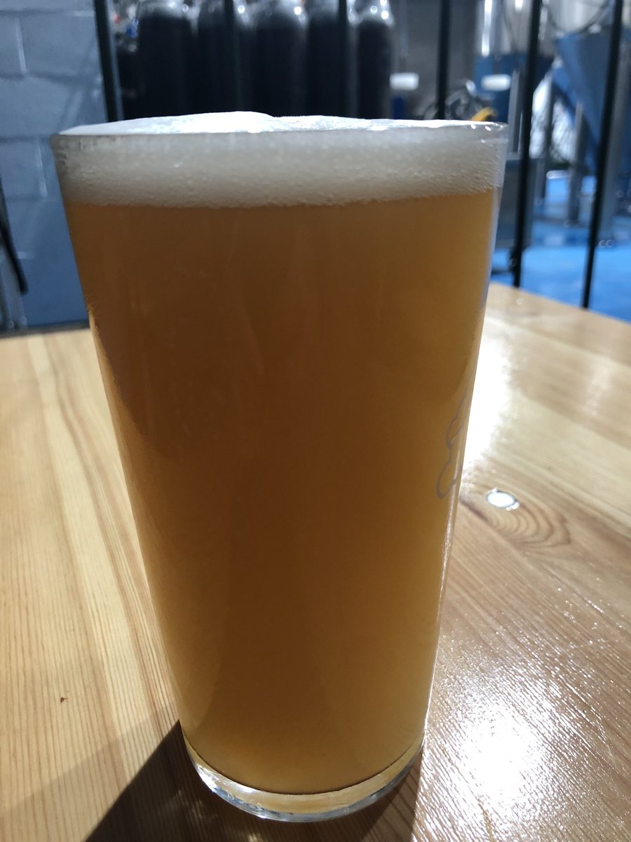 peeandapint's tweet photo. Next, @HackneyBrewery 

A High Hill 5%, a very hazy pale. An odd one this. Barbecue smoke with bitter aftertaste. https://t.co/OVmMwn5Gjt