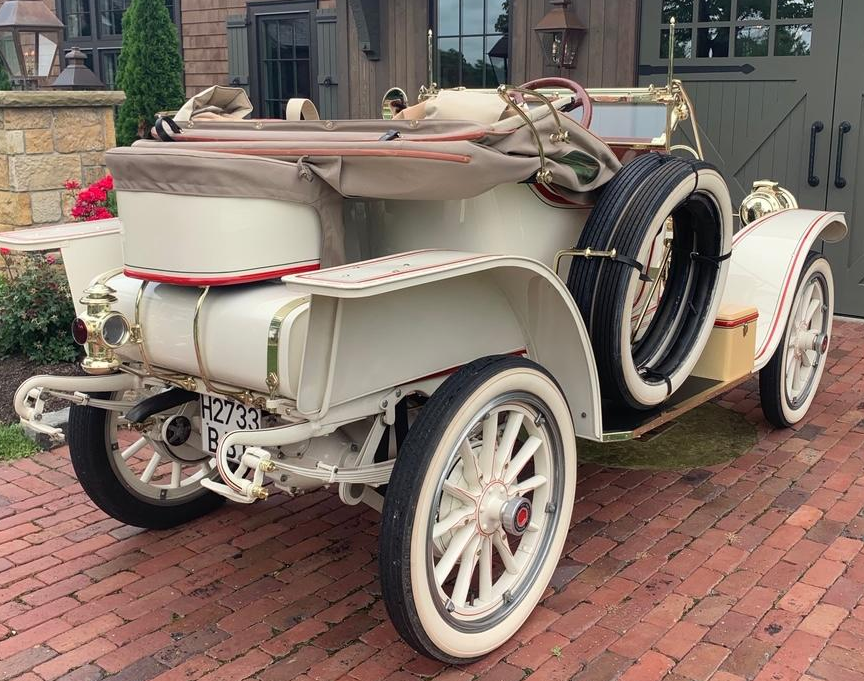 UltimativCars's tweet photo. #QuailLodge2021

The #Packard #Four (4-cyl.) as #Model18 [NE] (1910/11) was made in different bodies (Touring, #Runabout, etc.), of which only 400 were Runabout, before being replaced by the #Six (6-cyl.).

This particular 1911-unit has been restored, but NEVER changed its body. https://t.co/4IYCRfVAhM