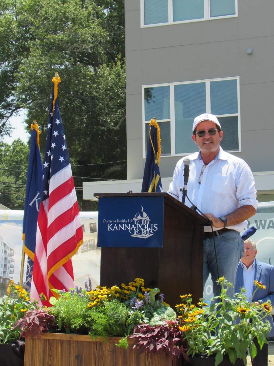 Today, another exciting step was taken in the revitalization of downtown Kannapolis.  Officials from the City and LMG broke ground on a mixed-use project that will bring additional retail and downtown living options to this thriving community.

More- kannapolisnc.gov/Community/News…