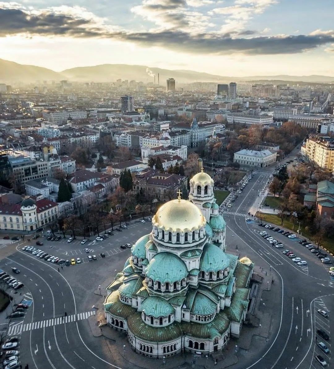 Mundo__Paisajes's tweet photo. Increíble Sofía, Bulgaria 😎 https://t.co/WrOwWxQvKa