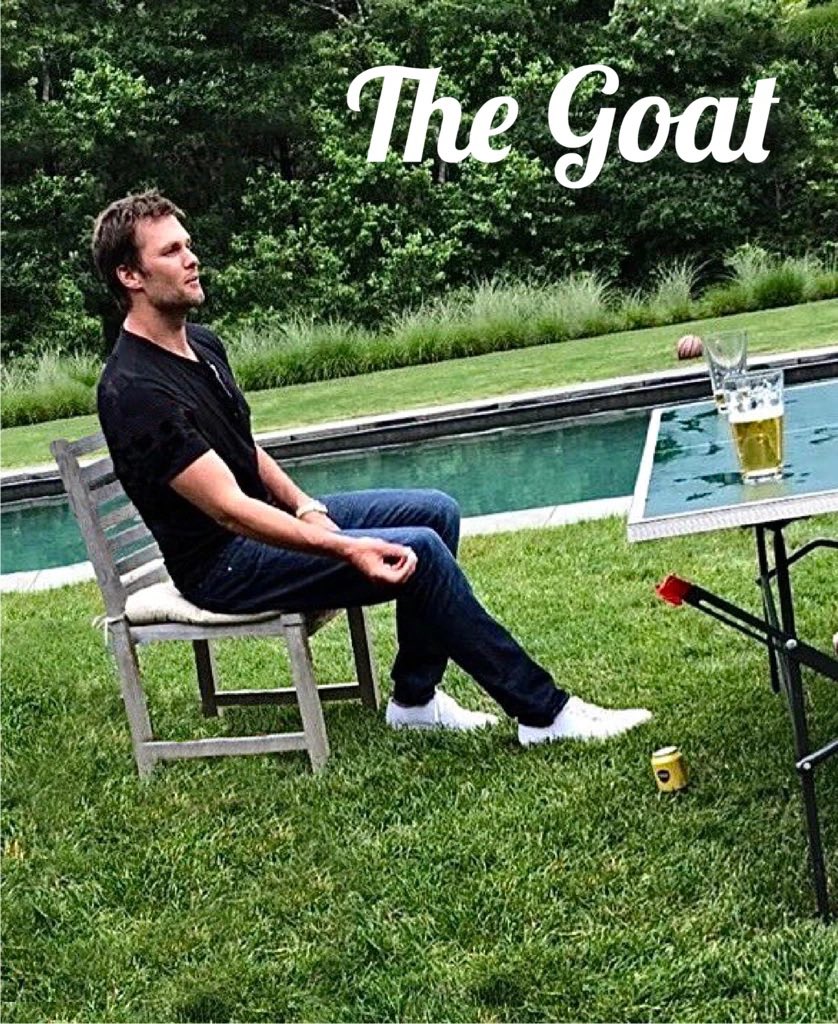totalfratmove's tweet photo. People forget that Tom Brady hucks dye in his free time https://t.co/LjzcA9z1Pg