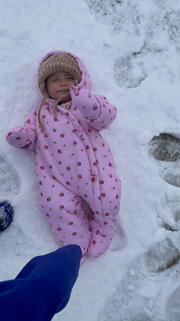 heykena's tweet photo. Kenny’s first snow experience, not sure uf she enjoyed it though 😅 https://t.co/s7RO67JCvi