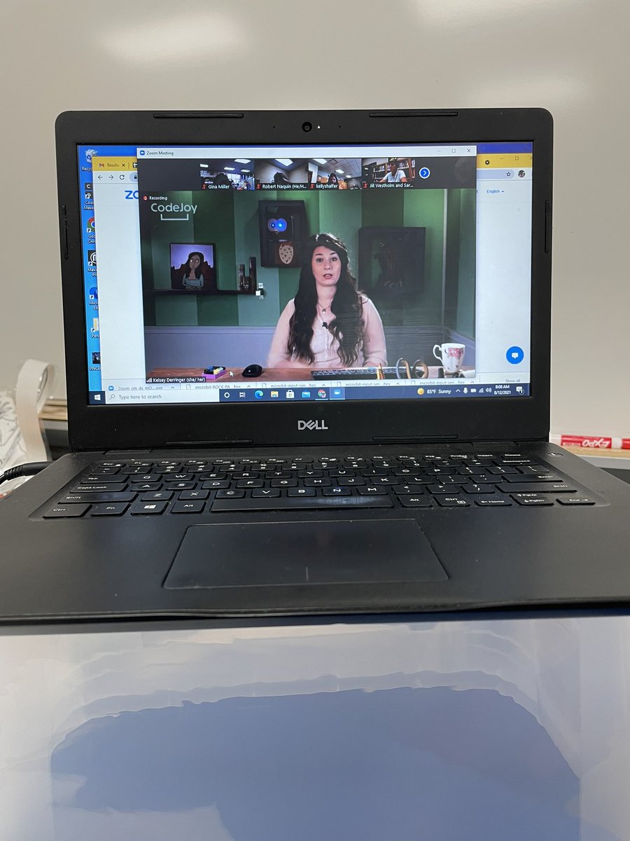 GinaBeckMiller's tweet image. @BelPlaineCSD Last day of @microbit_edu &amp;amp; @birdbraintech Hummingbird Robotics @IowaSTEM #codejoy #bplftadamakerspace