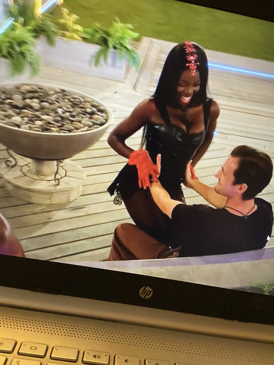 BadovaBeatrice's tweet photo. WATCH JAKES HEART GOING THE FASTEST FOR KAZ #loveisland https://t.co/TeDtaQrlqS