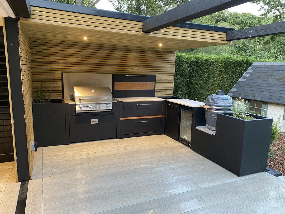 limebokbrett's tweet image. Oh so close to finishing this cool outdoor entertainment space! Just waiting on the frameless glass sliding doors and fire pit!