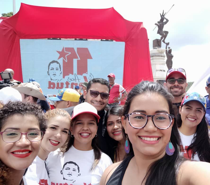 gabycomunas's tweet photo. "Ser joven y no ser revolucionario es una contradicción hasta biológica". Frase de Salvador Allende tan vigente en éstos tiempos. Así que #ArribaJuventudPatriótica esa que cada día combate, lucha, vive, sueña y avanza hacia la construcción de lo nuevo. Viva la juventud rebelde! https://t.co/bwa3fNZGqn