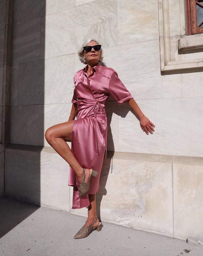 QueTalmagazine's tweet photo. #GreceGhanem, la reina del street style en Instagram con su refrescante #bobplateado😎😍

Quién dice que el estilo tiene edad😎

https://t.co/xovA7oSfye

#trendy #moda https://t.co/pEBmpgRP3G