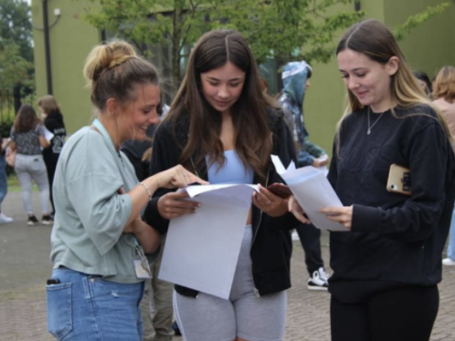 GeogHeard's tweet photo. LOVED seeing the smiles of y11 students today... made this crazy two years totally worth it! https://t.co/mQjWTC1jGs