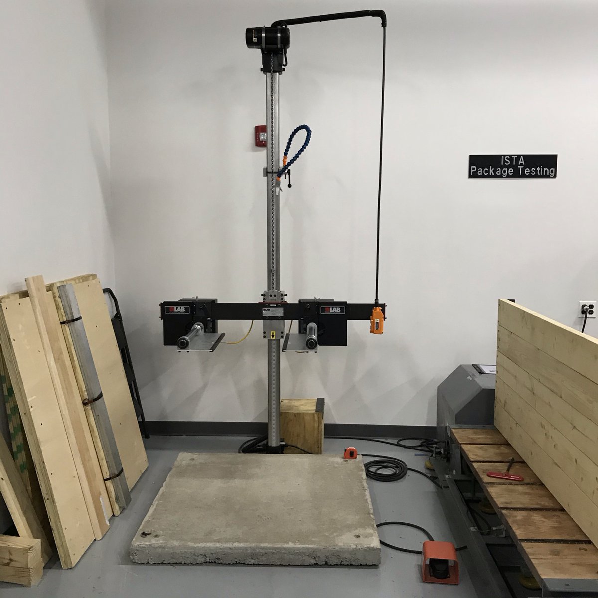 EliteTest's tweet image. This is where we drop packages like they&apos;re hot 😉 #packagetesting #packagedroptest #ISTA #packagedroppingarea