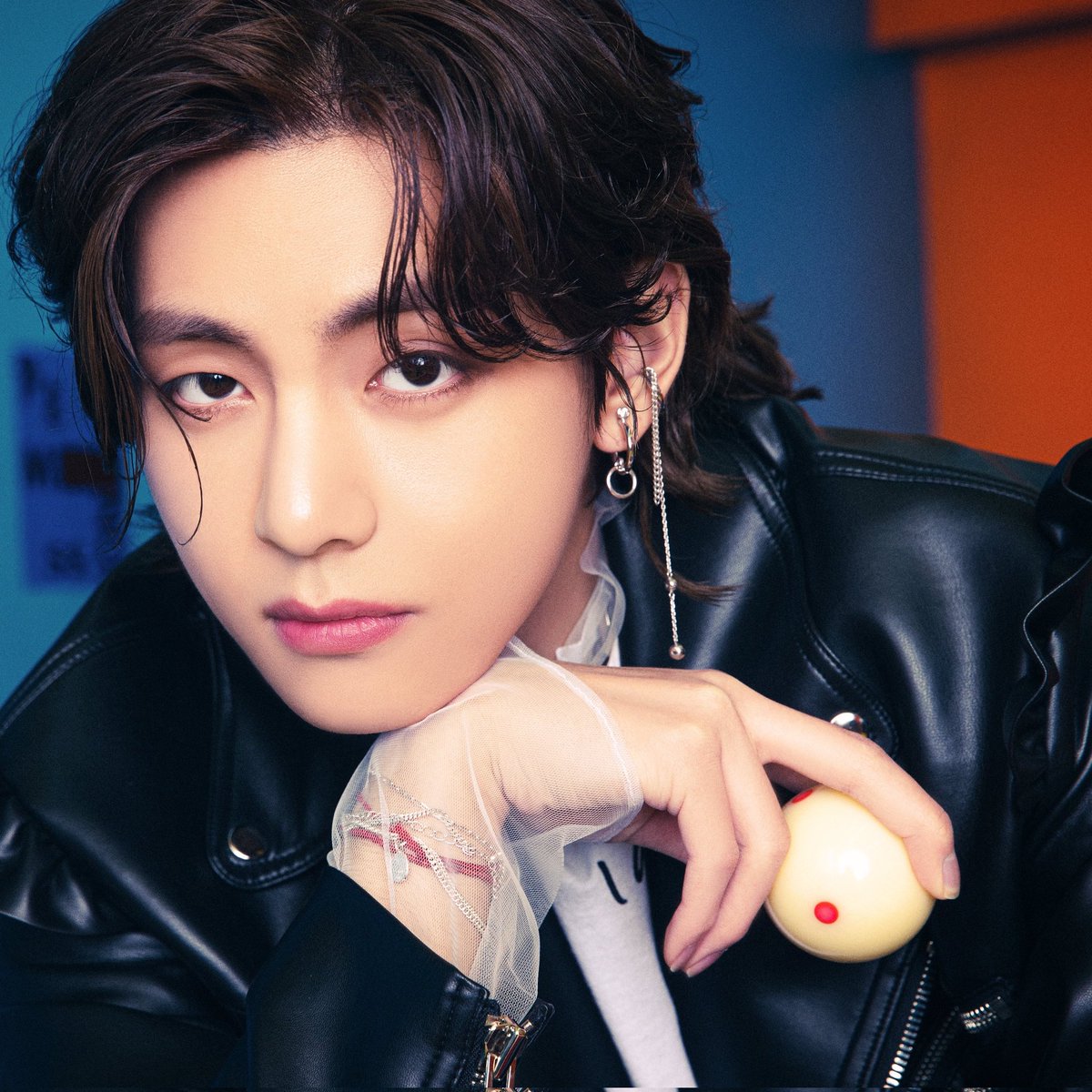 TaeMapaDelAlma's tweet photo. [DATO]🌎🇧🇴
La fancam ON de #TAEHYUNG  fue la fancam más vista de 2020 y el único ídolo que posee 3 Fancams en la lista de las 10 principales en el puesto  N°1, N°5 (Black Swan) y N°8 (MB's ON)
Todas las fancams oficiales de #V lanzadas en 2020 ...
🔽🔽 https://t.co/cCiSzDKZOY