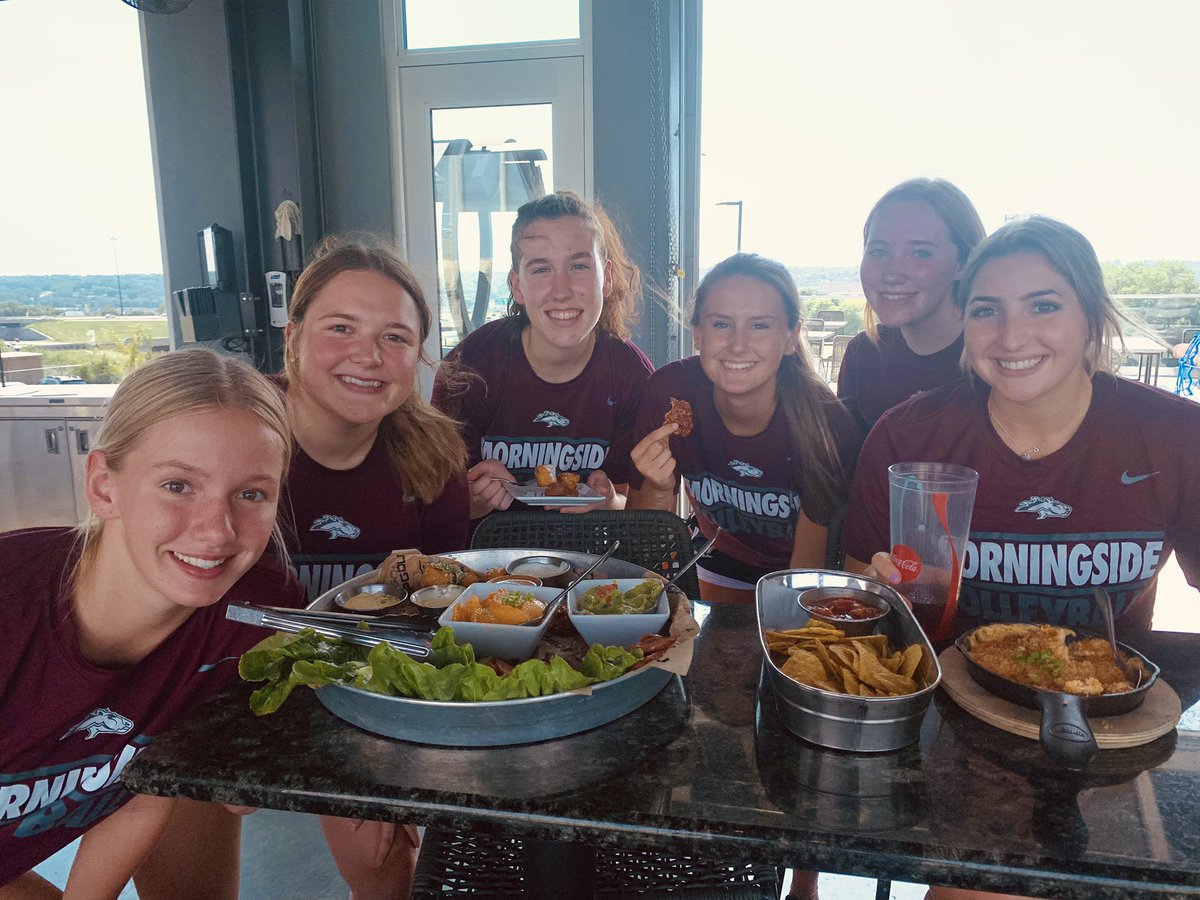 msidewvb's tweet photo. Decided to surprise the squad with some TopGolf before our scrimmage tonight vs. Bellevue! #TeamBonding #MustangVolleyball #RollStangs https://t.co/jjbwoO5O3Y