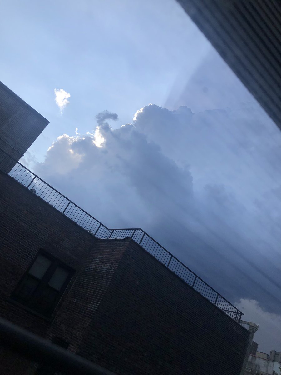 GabesMom10286's tweet photo. Just as @BrittanyBabc7 said rain is approached Bronx, it got very dark in my neighborhood. @ABC7NY https://t.co/E0Cuzvb5Wi