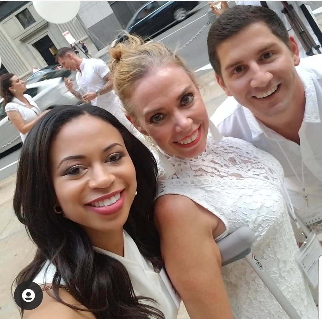 SheilaShowPHL's tweet photo. #ThrowbackThursday
#DEBPHL18 at CityHall.
Wishing everyone attending tonights @DEBphl a safe and enjoyable experience.
#MaskupPHL 😷 #VaxUpPhilly
📷 from my first & only #DinerEnBlancPHL so far. #DEBPHL21 #DEBPhilly #DEBPHL https://t.co/SXhm0qUjhC