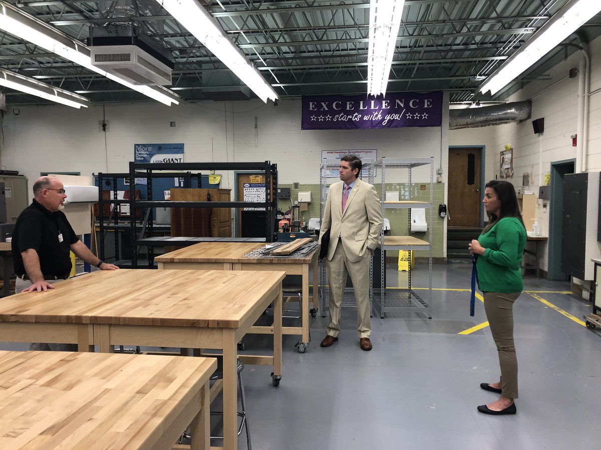 cpkcareercenter's tweet photo. Thank you, Mr. Westcott, from @AboutChesapeake for stopping by for a visit. We look forward to working with you! ππ #C2the3 #findyourfuture https://t.co/1jL0IriBW9