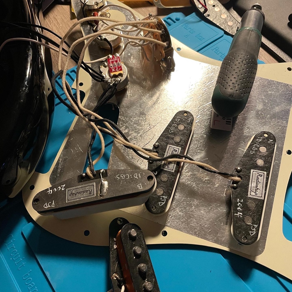 On a search for that tone, a small Stratocaster upgrade. Default pickups on pro series have never been what I was looking for, so it’s time for small soldering