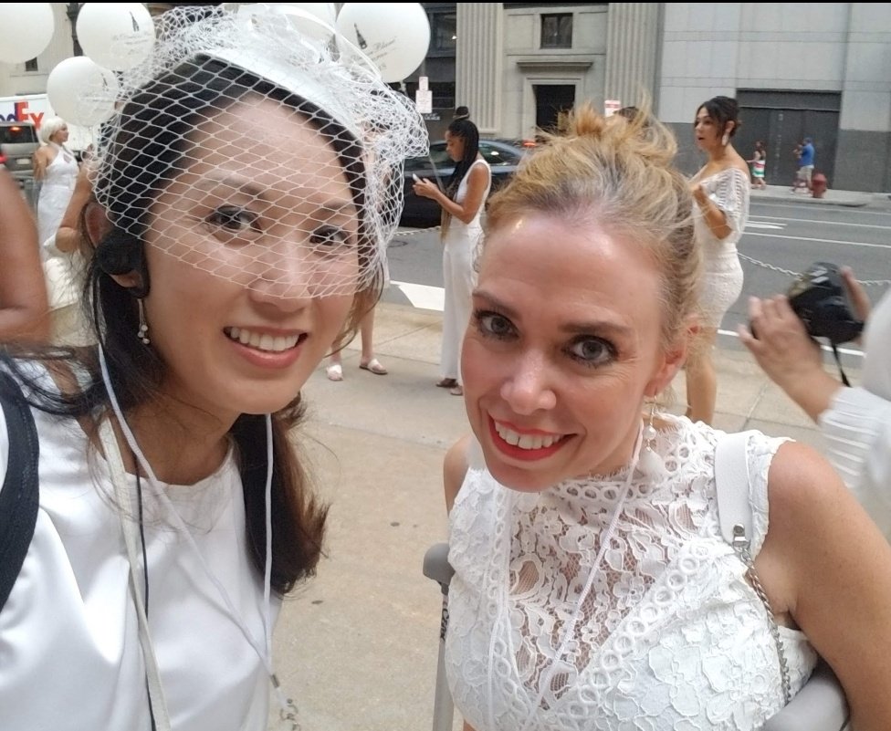 SheilaShowPHL's tweet photo. A few more #ThrowbackThursday
#DEBPHL18 pics at City Hall in 2018 when it was also a very🔥night.
#thursdayvibes
#DinerEnBlancPHL #DEBPHL21 #DEBPhilly #DEBPHL
#wearingallwhite
#tbt https://t.co/WkuhRoaTfu