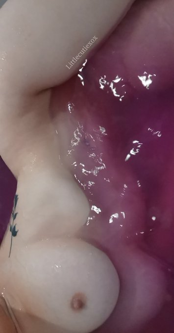 Watch Cabbage Girl's leaked NSFW photo on TwXstars