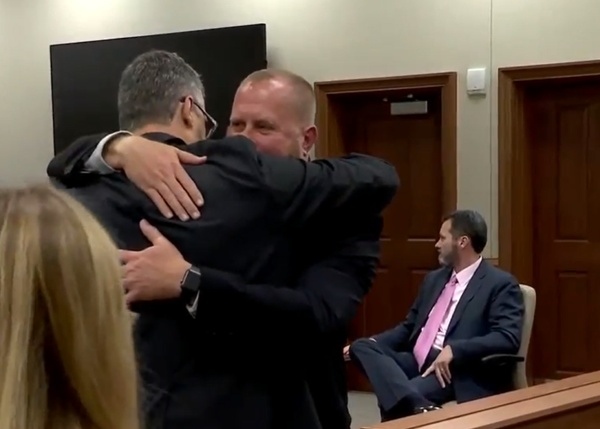 Former Dickson County Sheriff hugs lead TBI agent in the case following jury's death sentence for Steven Wiggins. bit.ly/2VUOOLY