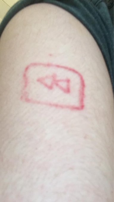 Que oso fue que los que me vacunaron vieran mi "la tinta es mi pasi&oacute;n" 😢 https://t.co/hQ0KPkjekt