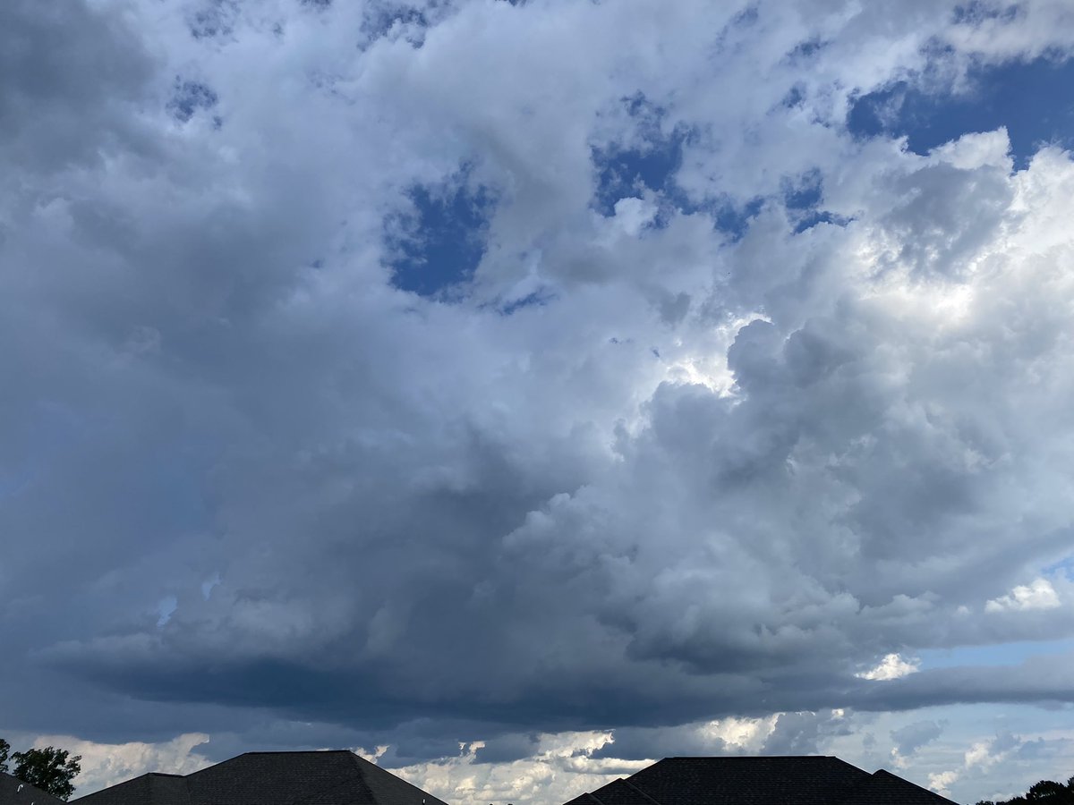 joel_off_air's tweet photo. About as close to a storm chase as I’ve been in a while… 😑 #justashower #mswx https://t.co/5i97EFLYG6