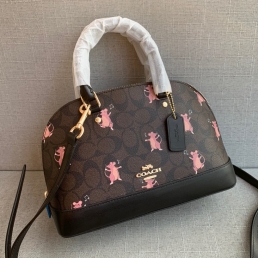 🏭🏭Hello📫📫 my friend, 🍐🍐🍐Now is good posts, if see more, look at bit.ly/3j6l3zz 

#dunhillgolf #Ballantines #LV #kenzopolo #MONETA #puma

P300 coach/Coach ladies new year of the rat limited one-shoulder shell bag