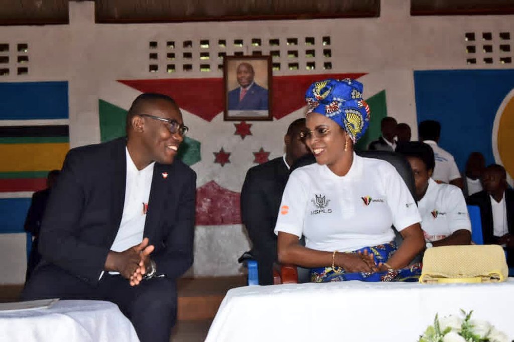 ABPInfos's tweet photo. 1/3. Each Burundian can make adequate decisions to limit births to reduce population growth. This is an appeal from #Burundi First Lady @Burundi1stLady during the celebration on Thursday the 12th in @CankuzoProvince of the #worldpopulationday2021 https://t.co/u1rmazoi9y