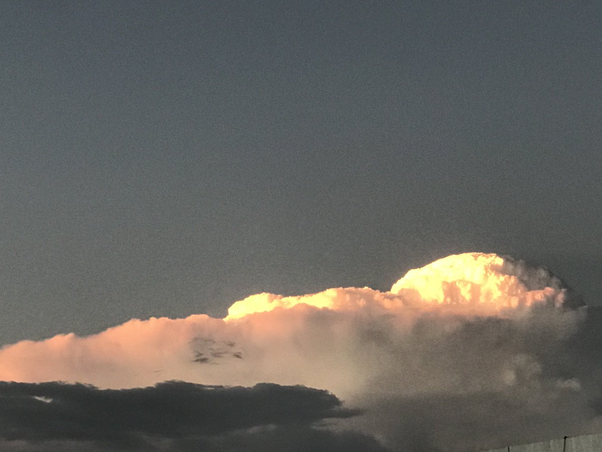relin2001's tweet photo. ⁦@LasVegasLocally⁩   Beautiful sunset https://t.co/0scojAKgCI