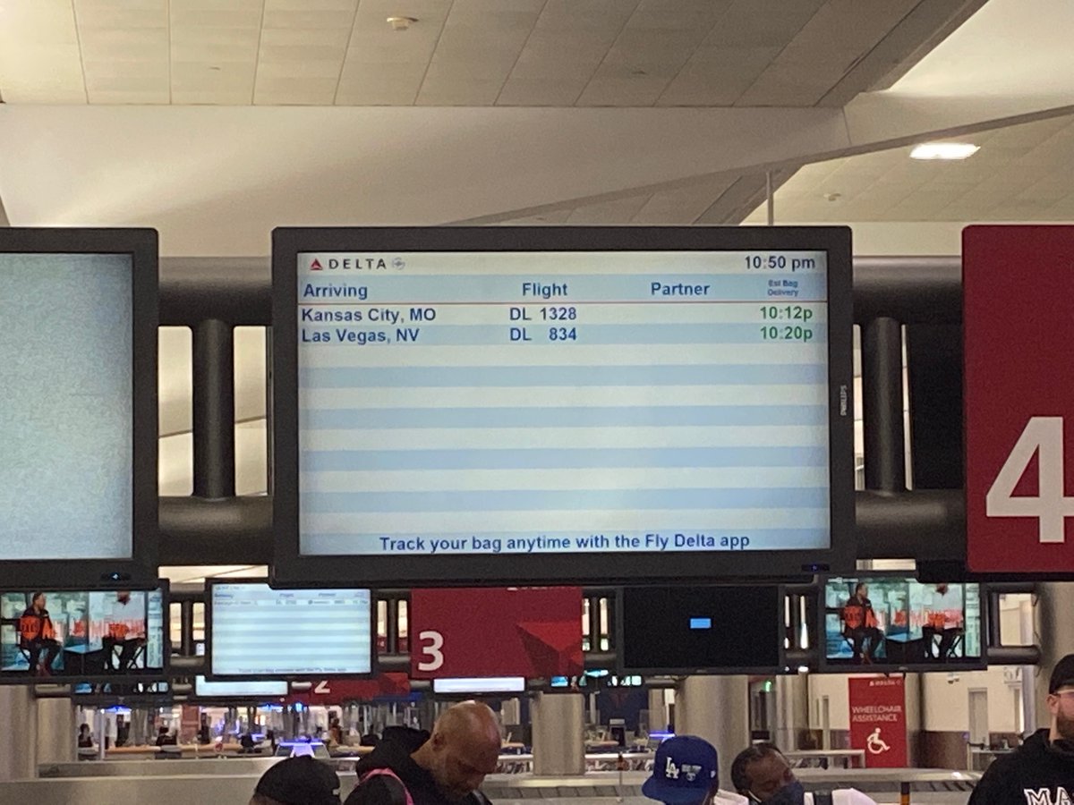 ahines_Indiana's tweet photo. I never check a bag, but the one time I do and @Delta is 30 minutes behind and counting..we landed 60 minutes ago….no update or information. @HartsfieldATL #dobetter https://t.co/jMPB7LGF24