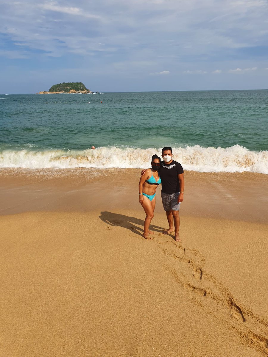 pagl22's tweet image. Mi mamá: no tengo hijos favorito 
Also mi mamá: c toma una foto con mi hermano con una paola luchando por su vida de fondo