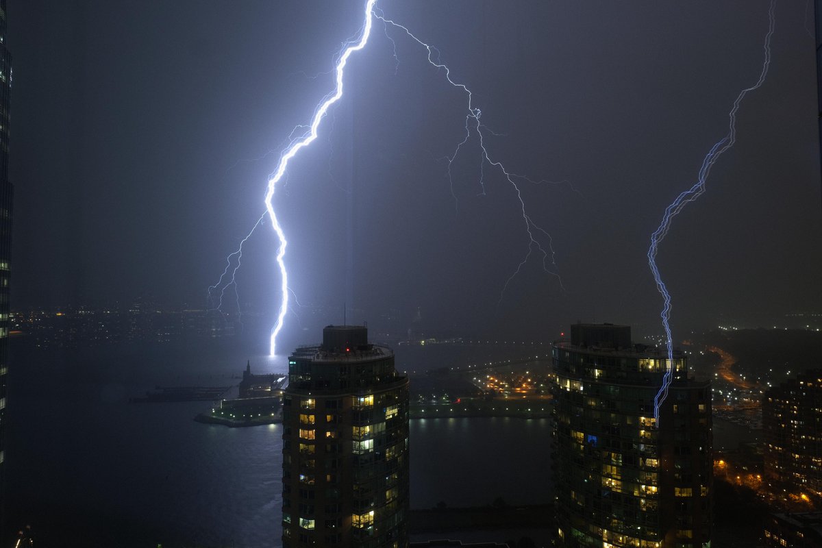 Rgrossma_'s tweet photo. 8.11.21 lightning over Liberty State Park.
@JerseyCity @nytimesphoto #JerseyCity https://t.co/pDADkQClW1