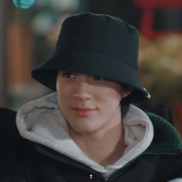 พี่เค้าหล่อ                                     น้องเค้าน่ารัก