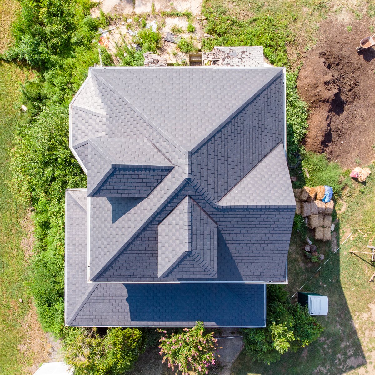 fourtwelvedev's tweet photo. We recently finished a #slateroof on a home over on Plainfield ave. The roof was one step of their home renovation process. We're looking forward to grabbing more pictures once everything comes together 👍 https://t.co/hU6hPa8X9q