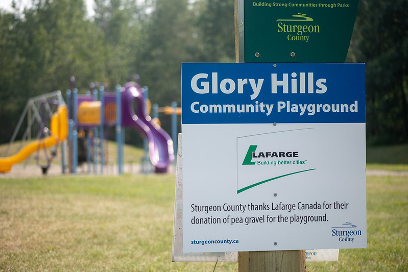 Lafarge_Canada's tweet photo. Another sign has gone up, this time at Glory Hills Community Playground in @SturgeonCounty. We're pleased to have supplied #gravel to help build these areas.
#BuildingProgress #BuildForAll #SturgeonCounty #aggregates https://t.co/CUHrVL4R7w